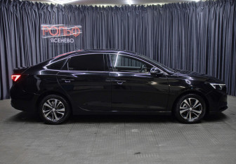 Подержанный автомобиль Changan Eado Plus 2023 года (4 фото)