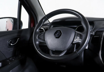 Подержанный автомобиль Renault Kaptur 2020 года (13 фото)