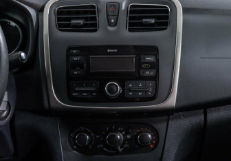 Подержанный автомобиль Renault Logan Sedan 2019 года (8 фото)