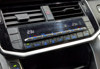 Подержанный автомобиль Toyota Land Cruiser Suv 2021 года (18 фото)