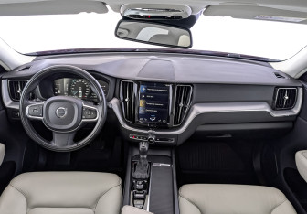 Подержанный автомобиль Volvo XC60 2019 года (14 фото)