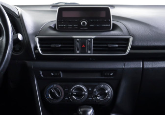 Подержанный автомобиль Mazda 3 Sedan 2014 года (13 фото)