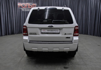 Подержанный автомобиль Ford Escape 2007 года (6 фото)