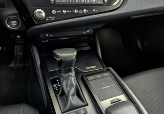 Подержанный автомобиль Lexus ES 2021 года (21 фото)