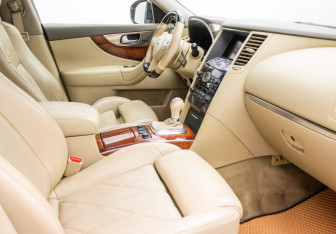 Подержанный автомобиль Infiniti FX 2010 года (10 фото)