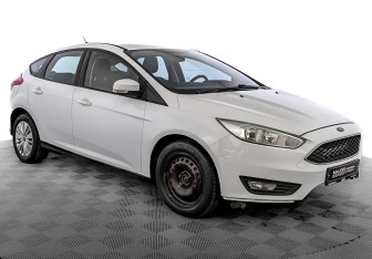 Подержанный автомобиль Ford Focus Hatchback 2018 года (3 фото)