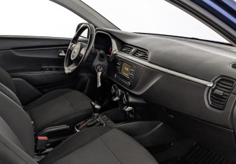 Подержанный автомобиль Kia Rio Hatchback 2021 года (12 фото)