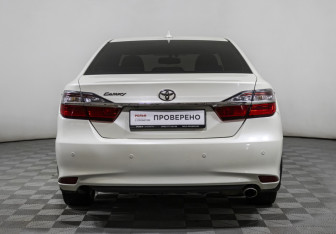 Подержанный автомобиль Toyota Camry Sedan 2018 года (6 фото)