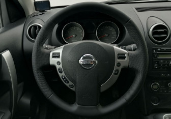 Подержанный автомобиль Nissan Qashqai 2009 года (12 фото)