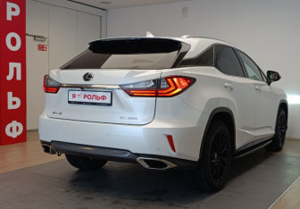 Подержанный автомобиль Lexus RX 2021 года (4 фото)