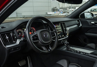 Подержанный автомобиль Volvo S60 2019 года (13 фото)