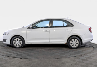 Подержанный автомобиль Skoda Rapid Liftback 2019 года (8 фото)