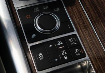 Подержанный автомобиль Land Rover Range Rover Sport 2015 года (24 фото)