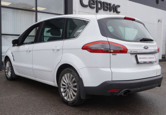 Подержанный автомобиль Ford S-MAX 2012 года (7 фото)