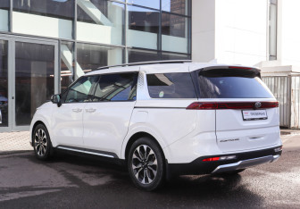 Подержанный автомобиль Kia Carnival 2020 года (6 фото)