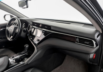 Подержанный автомобиль Toyota Camry Sedan 2019 года (11 фото)