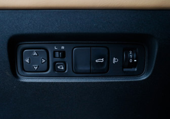 Подержанный автомобиль Changan UNI-V 2023 года (20 фото)