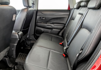 Подержанный автомобиль Mitsubishi ASX 2014 года (12 фото)