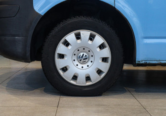 Подержанный автомобиль Volkswagen Transporter Van 2005 года (16 фото)