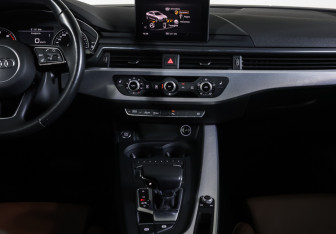 Подержанный автомобиль Audi A4 Sedan 2018 года (13 фото)