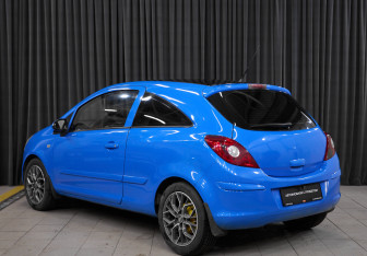 Подержанный автомобиль Opel Corsa 2007 года (7 фото)