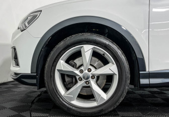 Подержанный автомобиль Audi Q3 2019 года (21 фото)