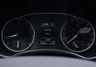 Подержанный автомобиль Skoda Octavia Liftback 2010 года (12 фото)