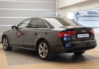 Подержанный автомобиль Audi A4 Sedan 2013 года (6 фото)