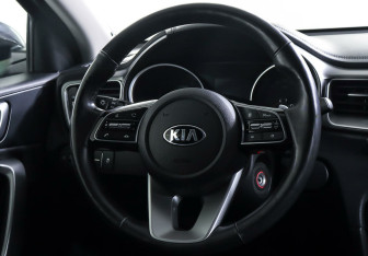 Подержанный автомобиль Kia Ceed Hatchback 2018 года (11 фото)