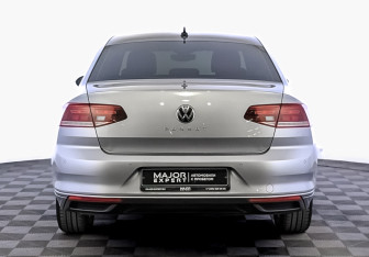 Подержанный автомобиль Volkswagen Passat Sedan 2021 года (6 фото)