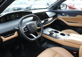 Подержанный автомобиль Changan UNI-K 2024 года (13 фото)
