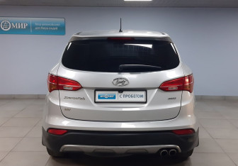 Подержанный автомобиль Hyundai Santa Fe 2013 года (6 фото)