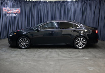 Подержанный автомобиль Lexus ES 2018 года (8 фото)