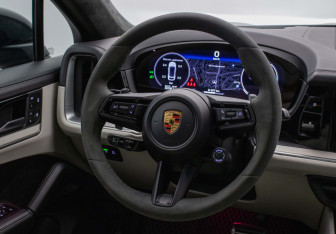 Подержанный автомобиль Porsche Cayenne 2023 года (15 фото)