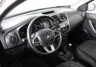 Подержанный автомобиль Renault Logan Sedan 2021 года (7 фото)