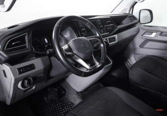 Подержанный автомобиль Volkswagen Caravelle 2021 года (16 фото)