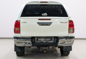 Подержанный автомобиль Toyota Hilux 2017 года (6 фото)