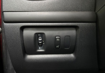 Подержанный автомобиль Renault Clio Hatchback 2008 года (18 фото)