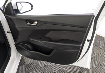 Подержанный автомобиль Hyundai Solaris Sedan 2020 года (24 фото)