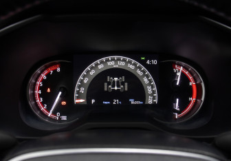 Подержанный автомобиль Toyota RAV4 2020 года (13 фото)