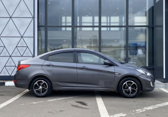 Подержанный автомобиль Hyundai Solaris Sedan 2012 года (4 фото)