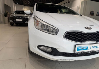 Подержанный автомобиль Kia Ceed Hatchback 2013 года (8 фото)