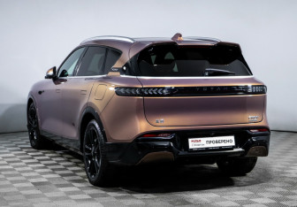 Подержанный автомобиль Voyah Free 2023 года (7 фото)