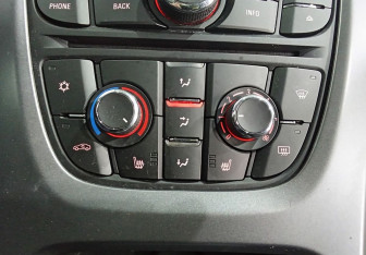 Подержанный автомобиль Opel Astra Hatchback 2014 года (12 фото)