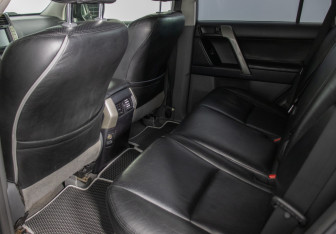 Подержанный автомобиль Toyota Land Cruiser Prado 2013 года (11 фото)