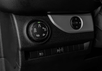 Подержанный автомобиль Peugeot Traveller 2018 года (21 фото)