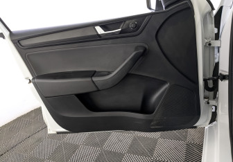 Подержанный автомобиль Skoda Rapid Liftback 2019 года (19 фото)