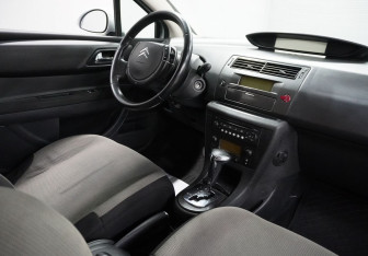 Подержанный автомобиль Citroen C4 Hatchback 2008 года (10 фото)