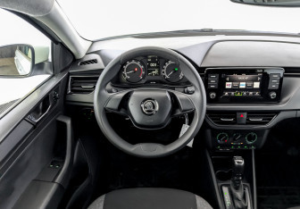 Подержанный автомобиль Skoda Rapid Liftback 2021 года (21 фото)