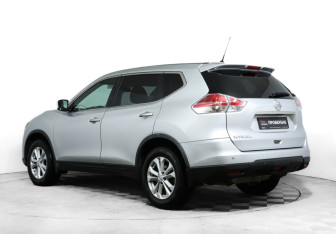 Подержанный автомобиль Nissan X-Trail 2015 года (7 фото)